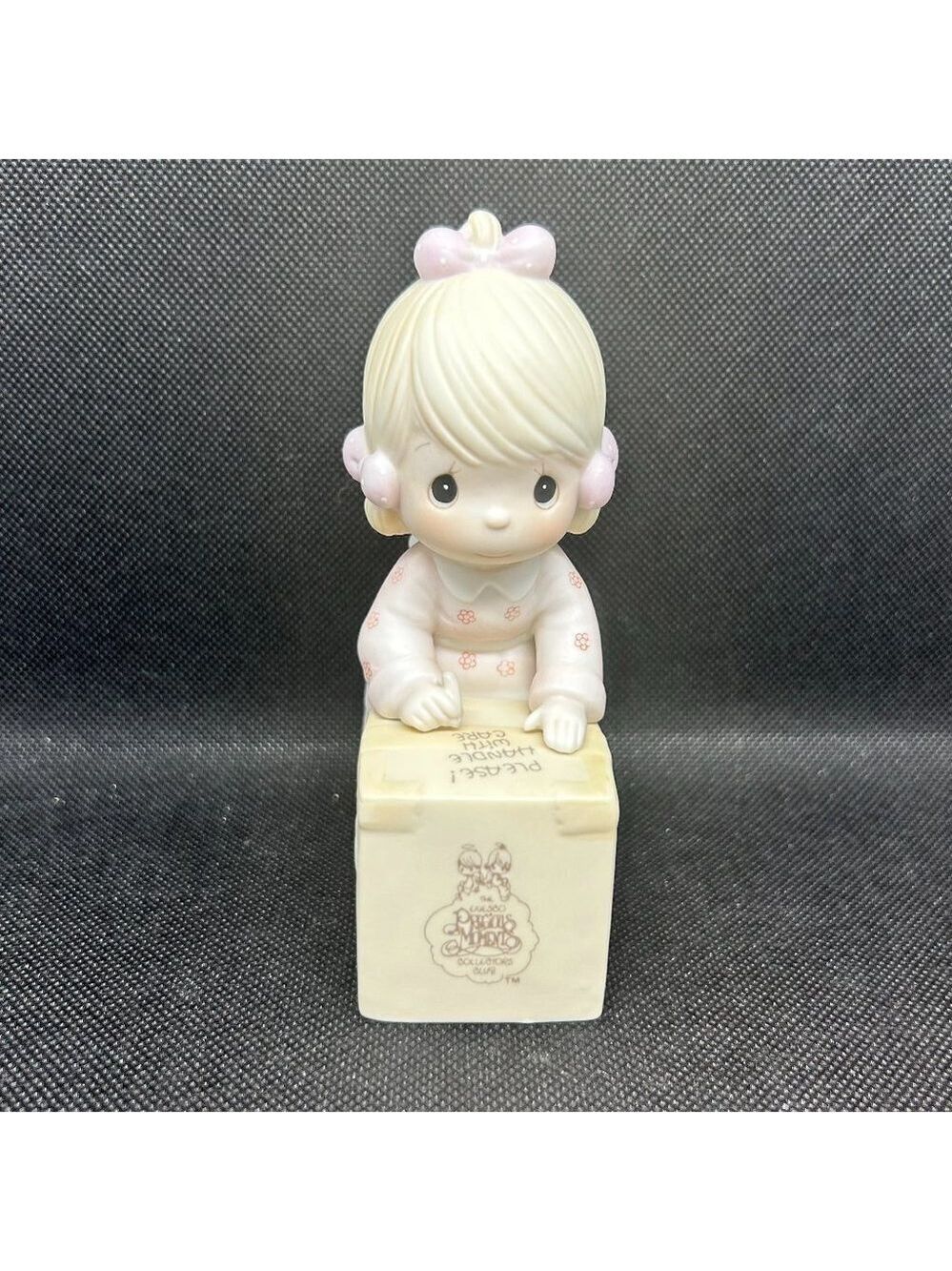 Precious Moments "Sharing is universal" figurine
